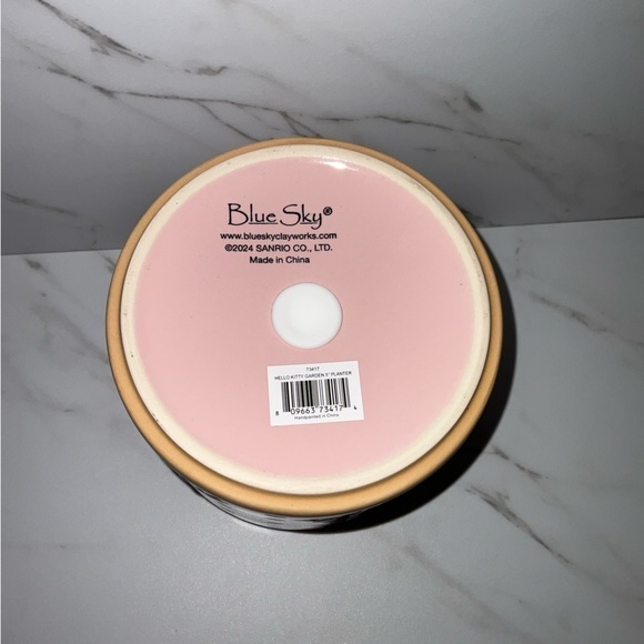 Hello Kitty planter pot - Picture 7 of 8